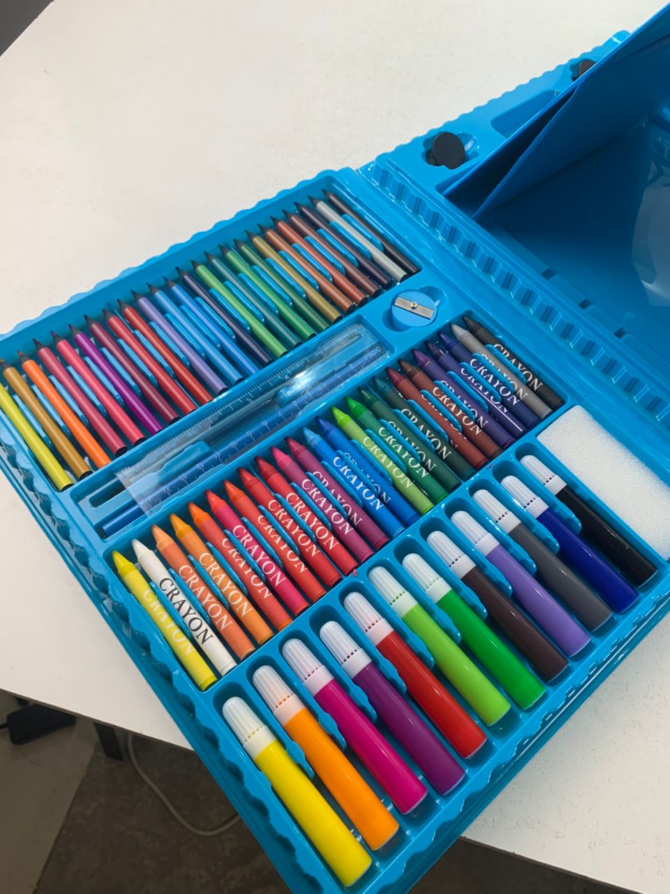 Kit de dessin pour enfants 208Pcs avec chevalet double face à trois volets – طقم الرسم للأطفال