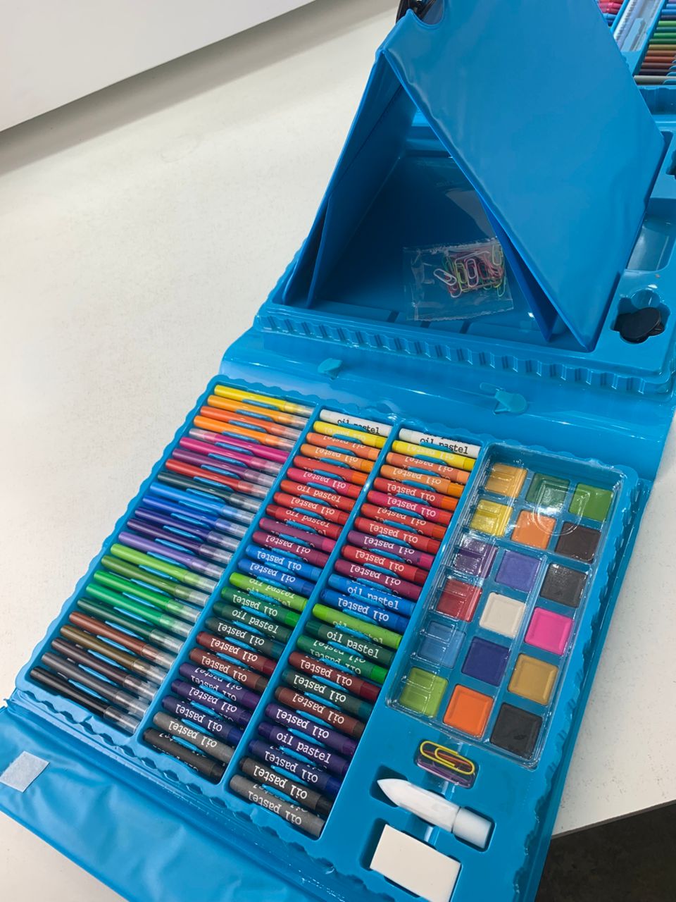 Kit de dessin pour enfants 208Pcs avec chevalet double face à trois volets – طقم الرسم للأطفال