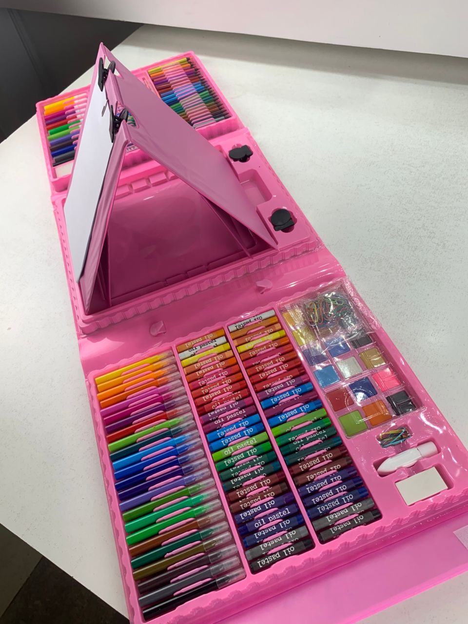 Kit de dessin pour enfants 208Pcs avec chevalet double face à trois volets – طقم الرسم للأطفال