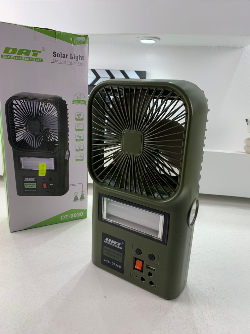 Kit Ventilateur et Lampe avec Panneau Solaire Multifonctionnel DT-9030 – طقم مروحة ومصباح متعدد الإستعمالات