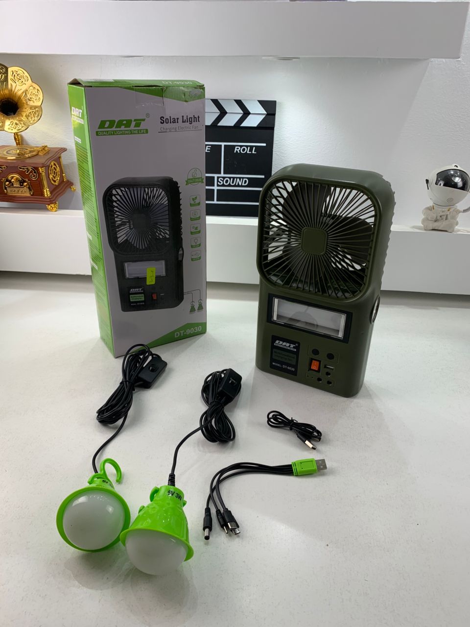 Kit Ventilateur et Lampe avec Panneau Solaire Multifonctionnel DT-9030 – طقم مروحة ومصباح متعدد الإستعمالات